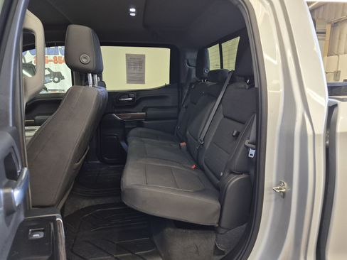 Used 2019 Chevrolet Silverado 1500 LT Trail Boss AWD/4WD image 18
