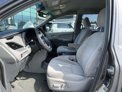 Used 2017 Toyota Sienna LE FWD image 14