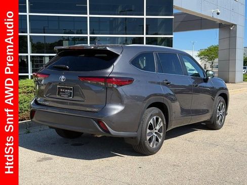 Used 2023 Toyota Highlander XLE AWD/4WD image 3