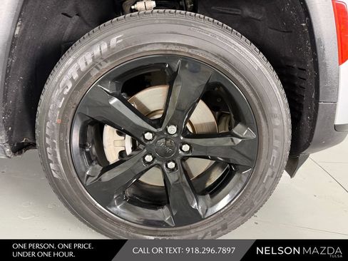 Used 2023 Jeep Grand Cherokee L Laredo AWD/4WD image 15