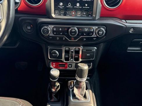 Used 2019 Jeep Wrangler Unlimited Rubicon w/ Dual Top Group AWD/4WD image 13