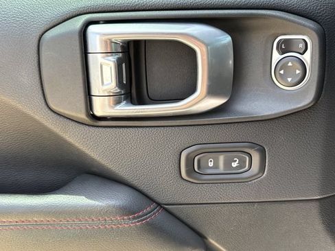Used 2019 Jeep Wrangler Unlimited Rubicon w/ Dual Top Group AWD/4WD image 15