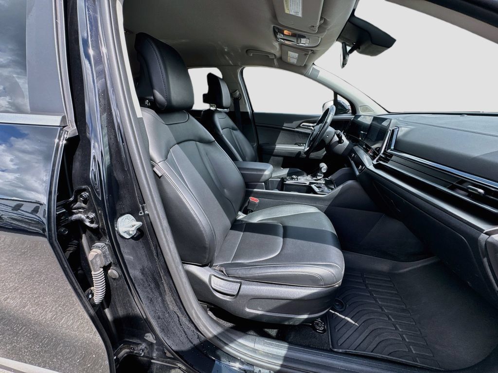 Used 2025 Kia Sportage EX FWD image 27