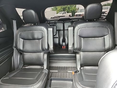 Used 2020 Ford Explorer XLT w/ Equipment Group 202A AWD/4WD image 36