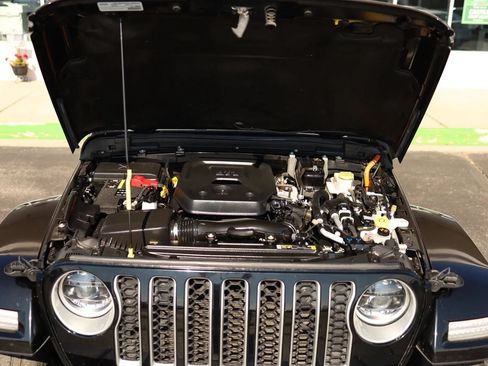 Used 2023 Jeep Wrangler Unlimited Sahara w/ Cold Weather Group AWD/4WD image 58