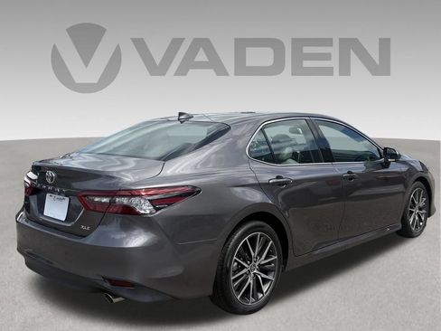 Used 2021 Toyota Camry XLE FWD image 7