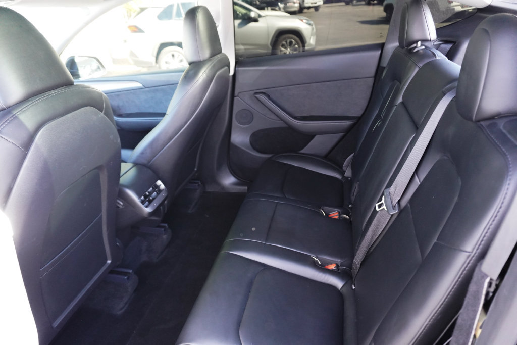 Used 2024 Tesla Model Y Long Range AWD/4WD image 26