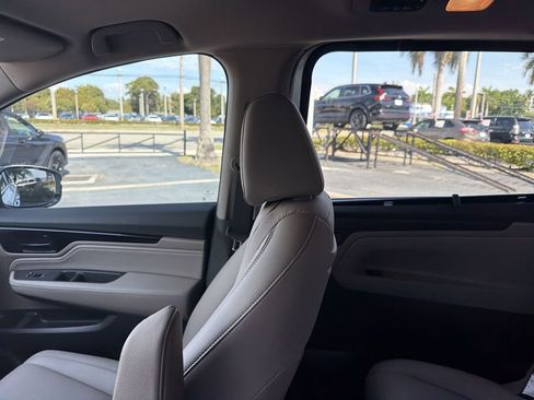 Certified 2024 Honda Odyssey Touring image 12