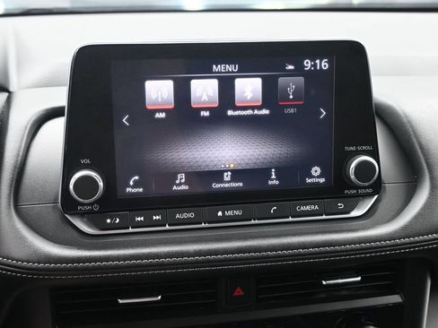 Used 2025 Nissan Rogue SV AWD/4WD image 18