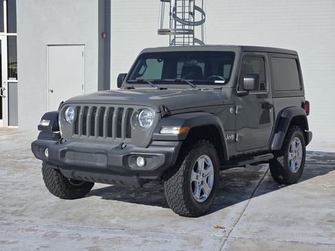 Used 2020 Jeep Wrangler Sport S image 4
