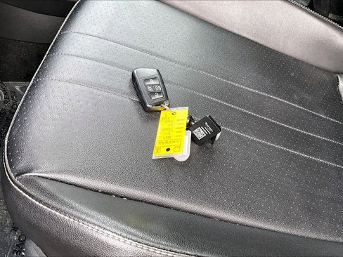 Used 2022 Volkswagen Tiguan SE image 14