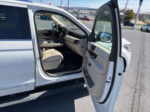 Certified 2021 Lincoln Navigator Reserve w/ Luxury Package image 25