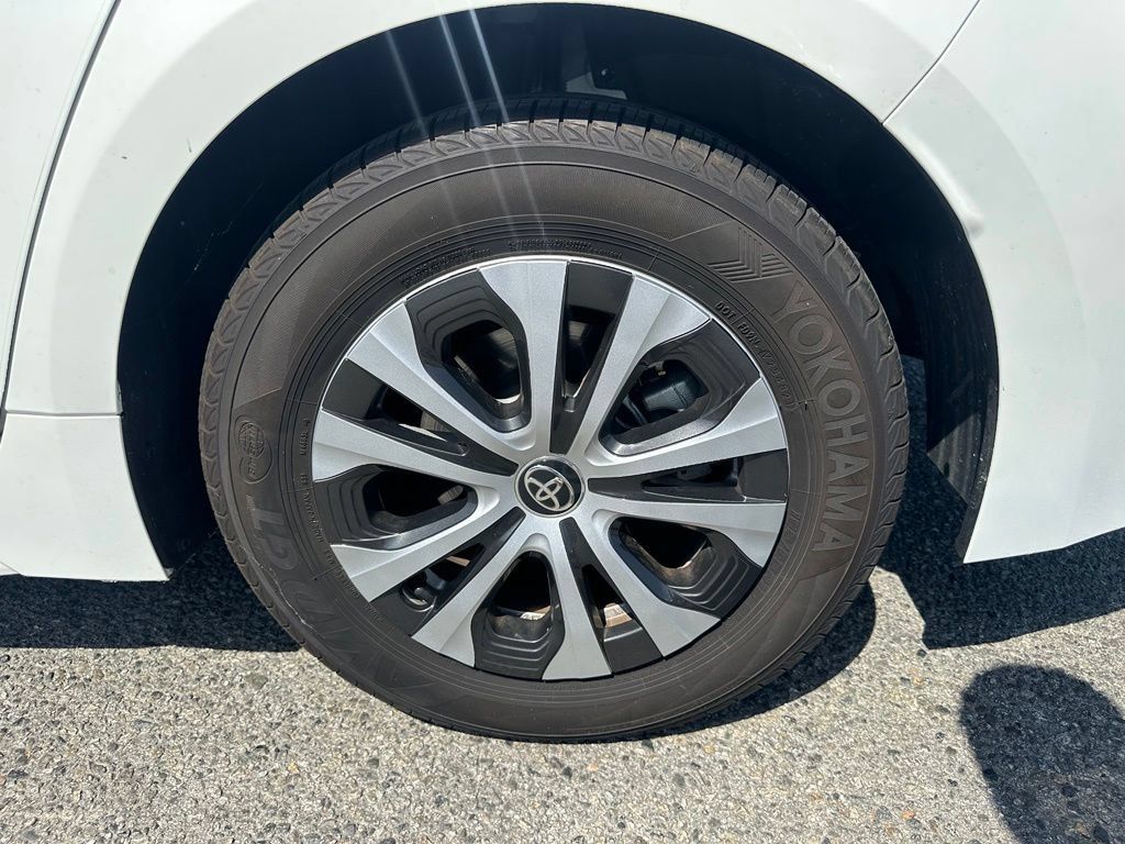 Used 2022 Toyota Corolla LE w/ Carpet Mat Package (TMS) FWD image 4