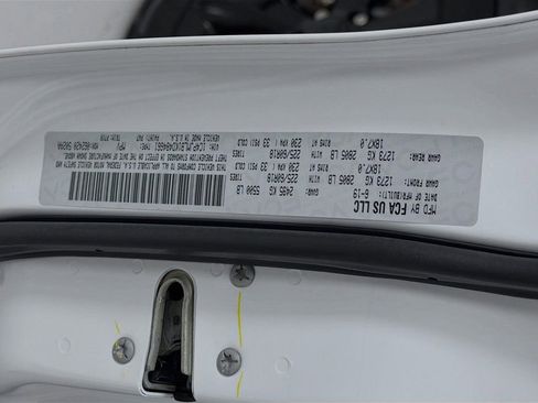 Used 2019 Jeep Cherokee Latitude Plus AWD/4WD image 35