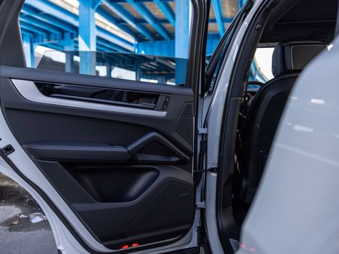 New 2026 Porsche Cayenne image 39