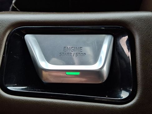 Used 2025 GMC Yukon Denali Ultimate AWD/4WD image 29