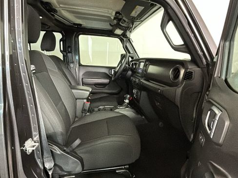 Used 2023 Jeep Wrangler Unlimited w/ Convenience Group AWD/4WD image 33