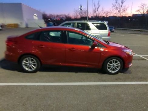 Used 2018 Ford Focus SE image 5