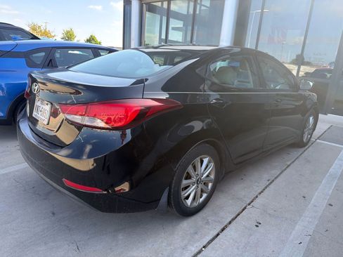 Used 2015 Hyundai Elantra SE w/ Option Group 02 FWD image 5