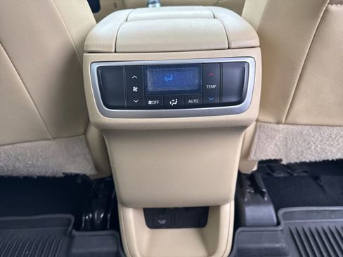 Used 2019 Toyota Highlander XLE image 23