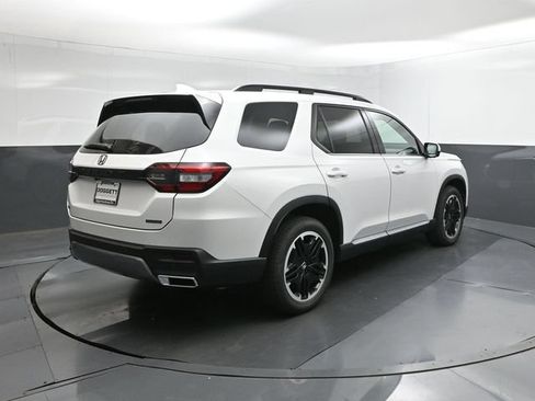 New 2026 Honda Pilot Touring image 8