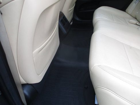 Used 2015 Toyota Avalon XLE image 23