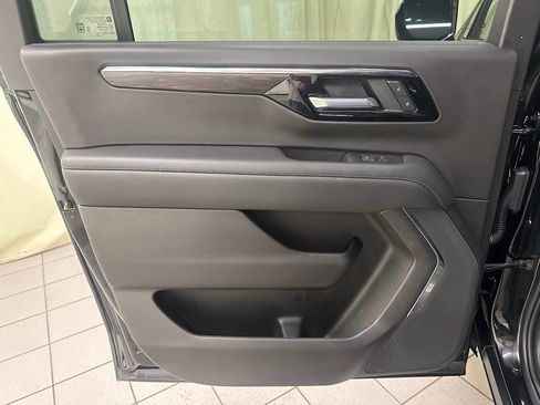 Certified 2025 Chevrolet Suburban Z71 image 38