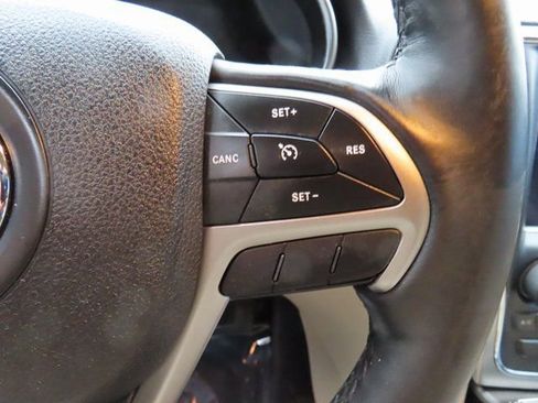 Used 2018 Jeep Grand Cherokee Limited w/ Luxury Group II image 23