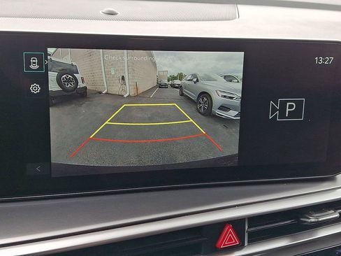 Used 2025 Kia Sorento LX FWD image 19