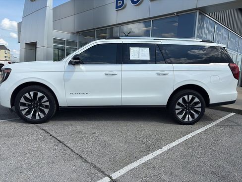 Used 2025 Ford Expedition Max Platinum w/ Driver's Package AWD/4WD image 2