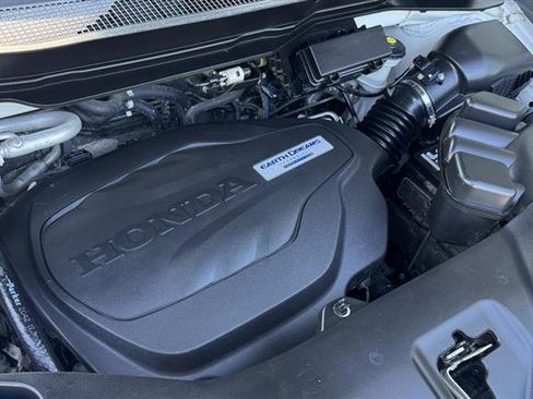Used 2016 Honda Pilot Touring image 11