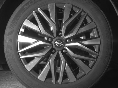 Used 2025 Nissan Altima 2.5 SV FWD image 13