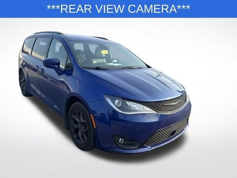 Used 2018 Chrysler Pacifica Touring-L Plus w/ Advanced Safetytec Group FWD image 4