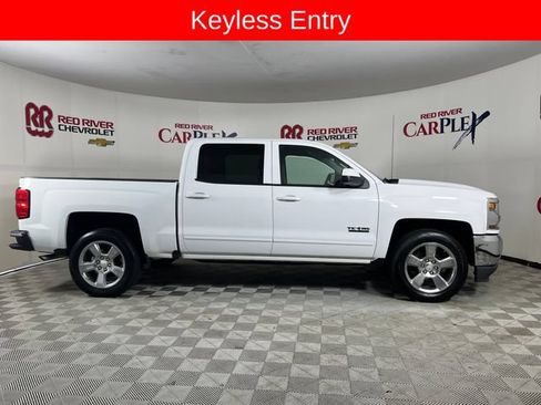 Used 2018 Chevrolet Silverado 1500 LT w/ Texas Edition RWD image 9