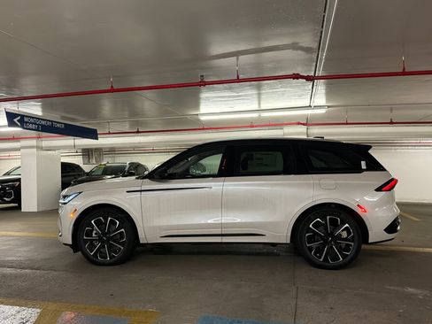 New 2026 Lincoln Nautilus Reserve AWD/4WD image 4