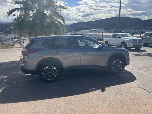 Used 2024 Nissan Rogue SV AWD/4WD image 4