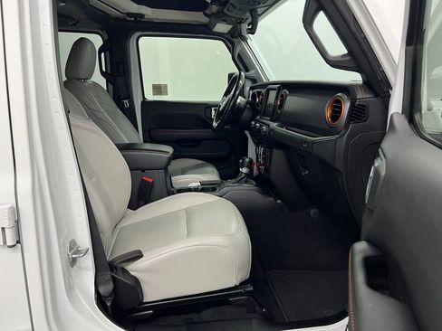 Used 2021 Jeep Gladiator Mojave AWD/4WD image 24