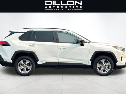 Used 2022 Toyota RAV4 LE AWD/4WD image 3