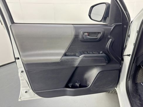 Used 2020 Toyota Tacoma SR w/ SR Convenience Package image 34
