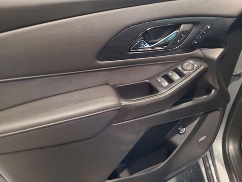 Used 2023 Chevrolet Traverse High Country AWD/4WD image 9