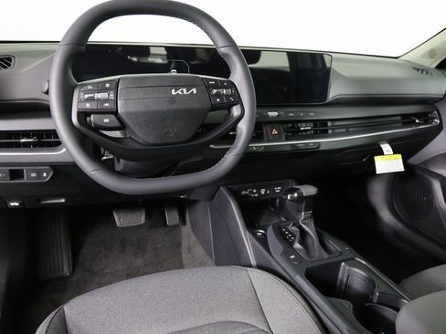 New 2025 Kia K4 EX image 9