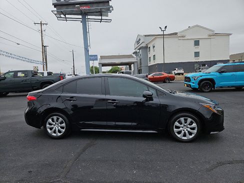 Used 2026 Toyota Corolla LE FWD image 6