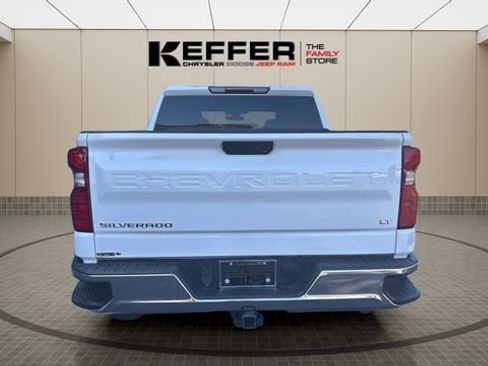 Used 2022 Chevrolet Silverado 1500 LT RWD image 4