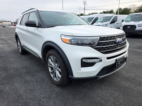 Certified 2022 Ford Explorer XLT w/ Equipment Group 202A image 7