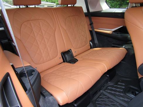 Used 2024 BMW X7 xDrive40i w/ Premium Package image 54