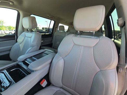 Used 2023 Jeep Wagoneer Series III w/ Preferred Equipment Group image 25