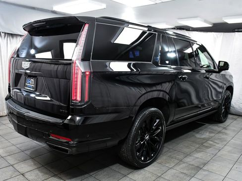 Used 2026 Cadillac Escalade ESV Platinum Sport w/ LPO, ONYX Package AWD/4WD image 6