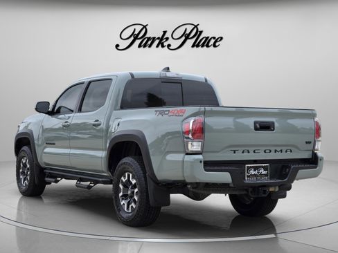 Used 2023 Toyota Tacoma TRD Off-Road w/ Technology Package AWD/4WD image 3