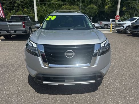 Used 2024 Nissan Pathfinder Platinum w/ Cargo Package FWD image 11