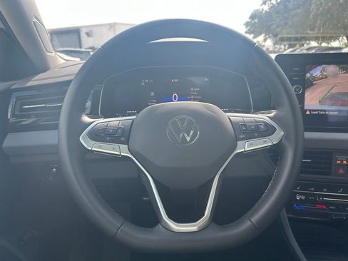 Used 2025 Volkswagen Jetta SE w/ Sunroof Package image 20